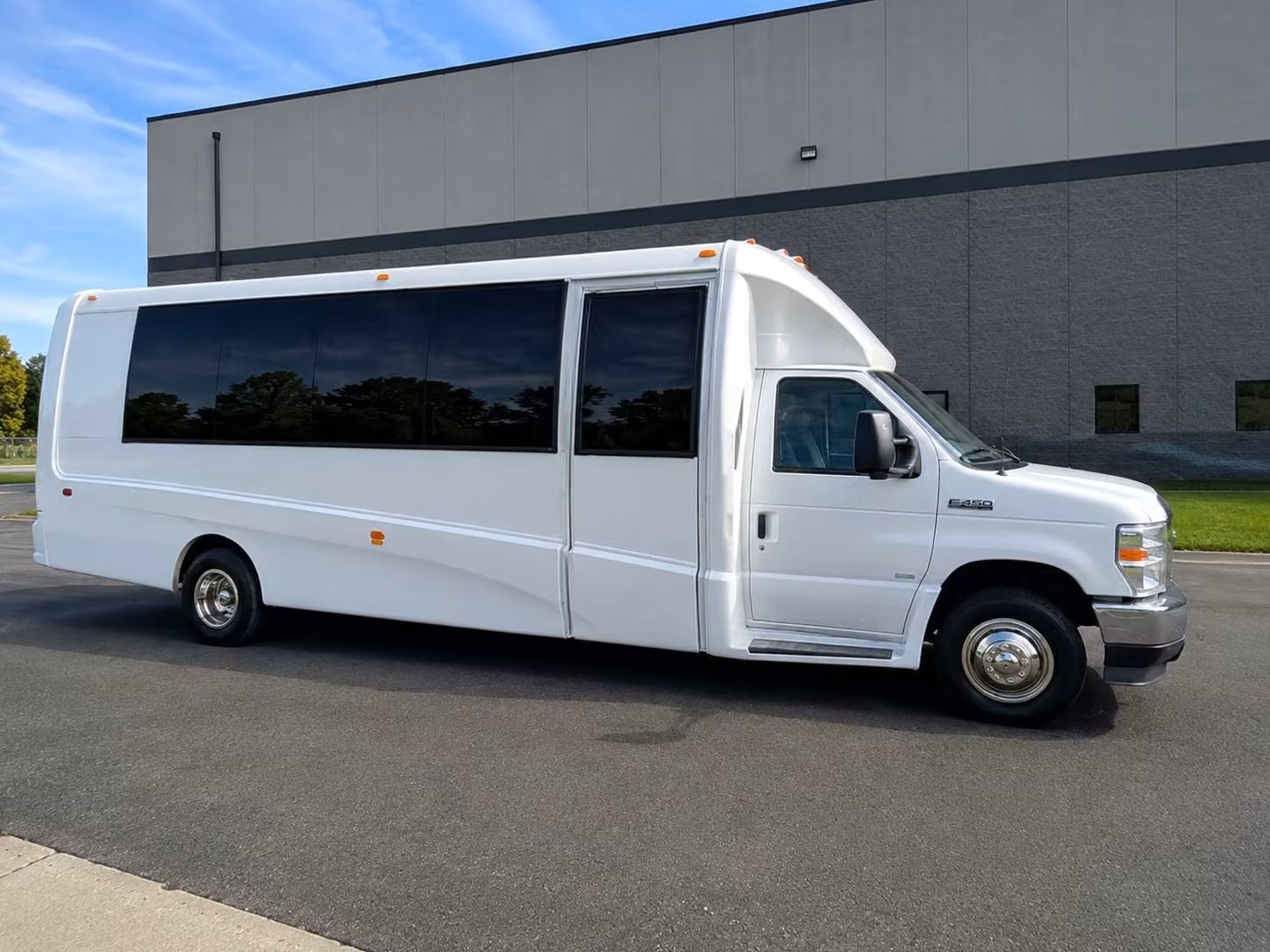 paterson 18 passenger minibus rental